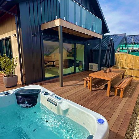 Remarkable View With Hot Tub Frankton Exterior photo