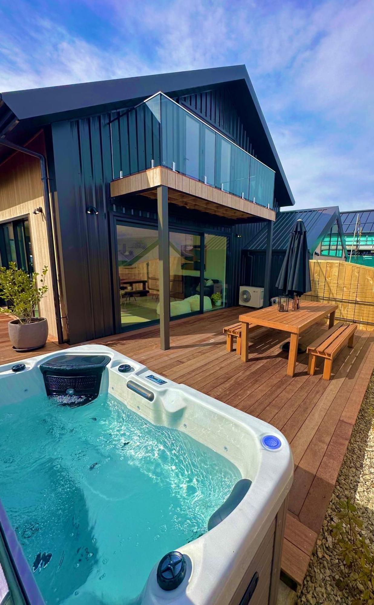 Remarkable View With Hot Tub Frankton Exterior photo
