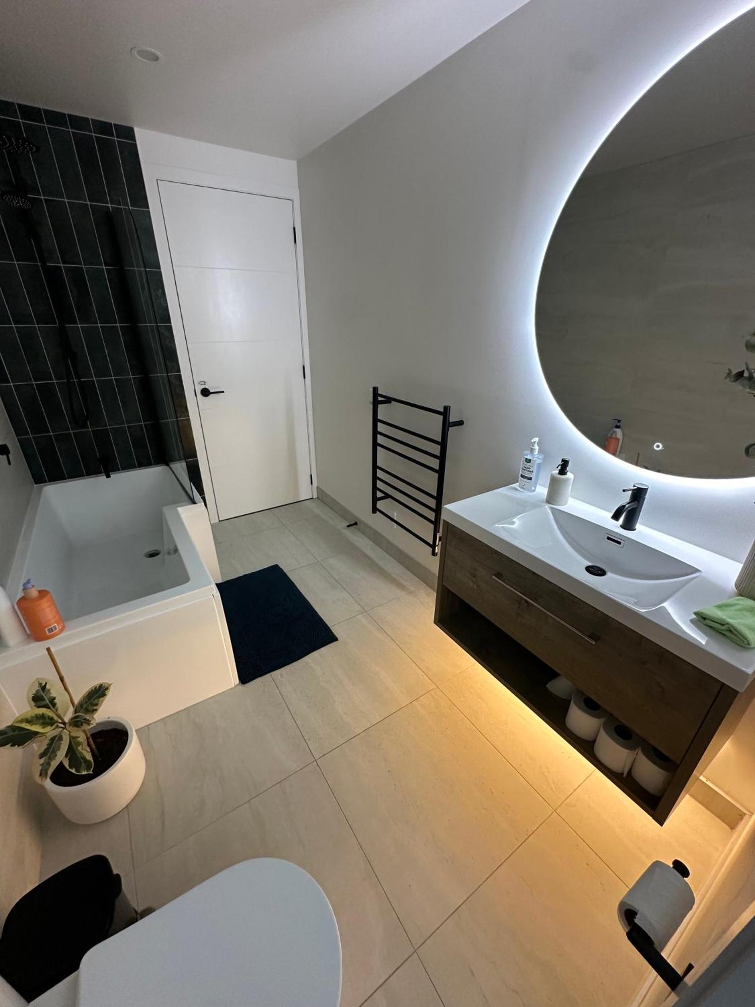 Remarkable View With Hot Tub Frankton Room photo