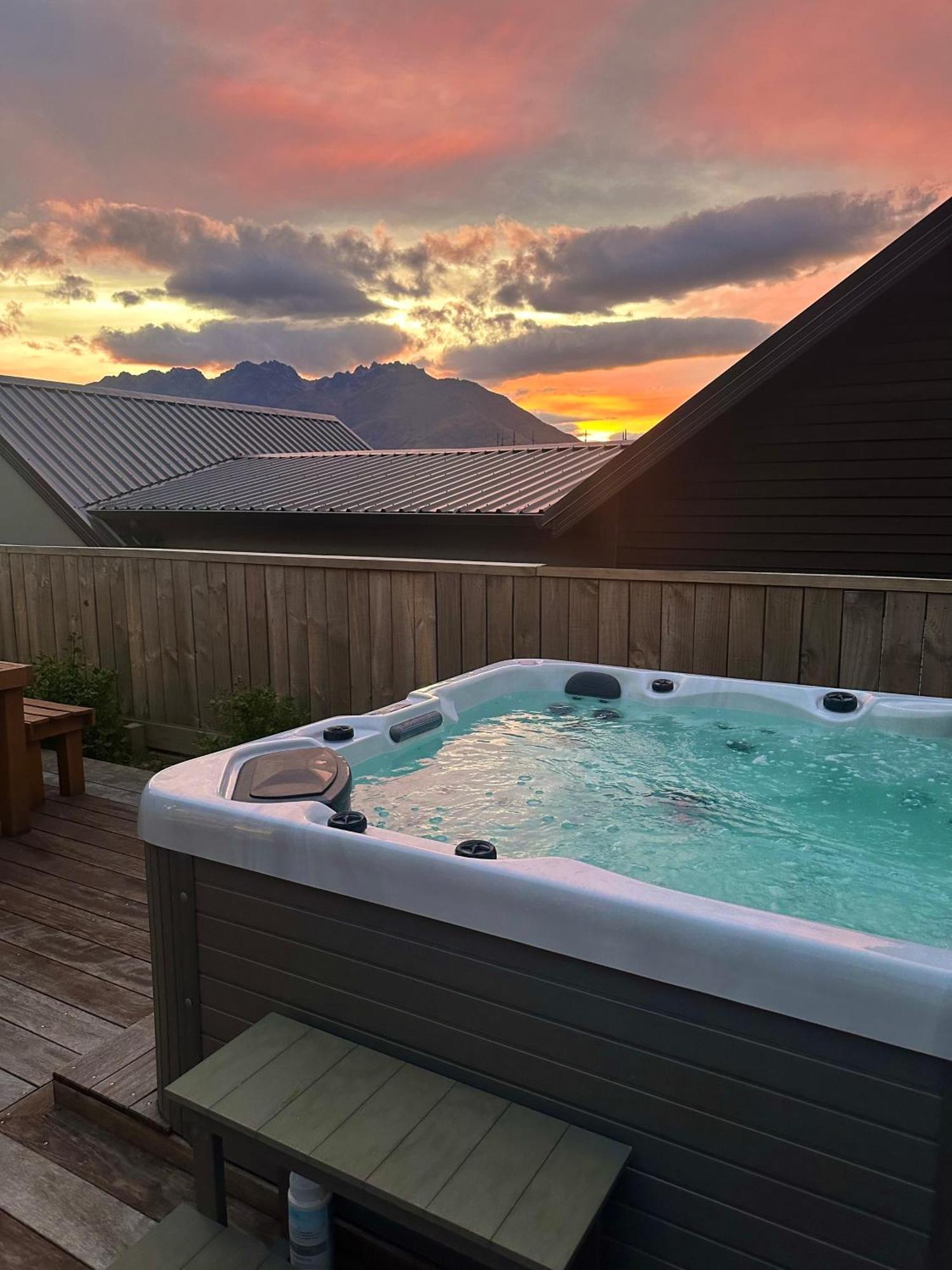 Remarkable View With Hot Tub Frankton Exterior photo